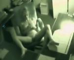 Barbie jouit devant sa cam