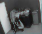Un couple baise devant nous