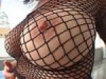 Une bombe aux gros seins se laisse filmer pendant qu'elle se pr�pare